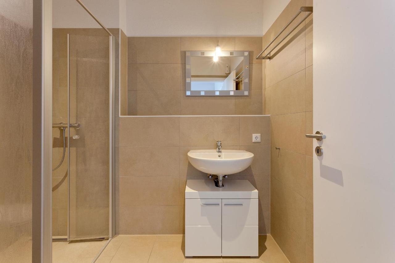 Ferienwohnung Steuerbord ツィノヴィッツ エクステリア 写真
